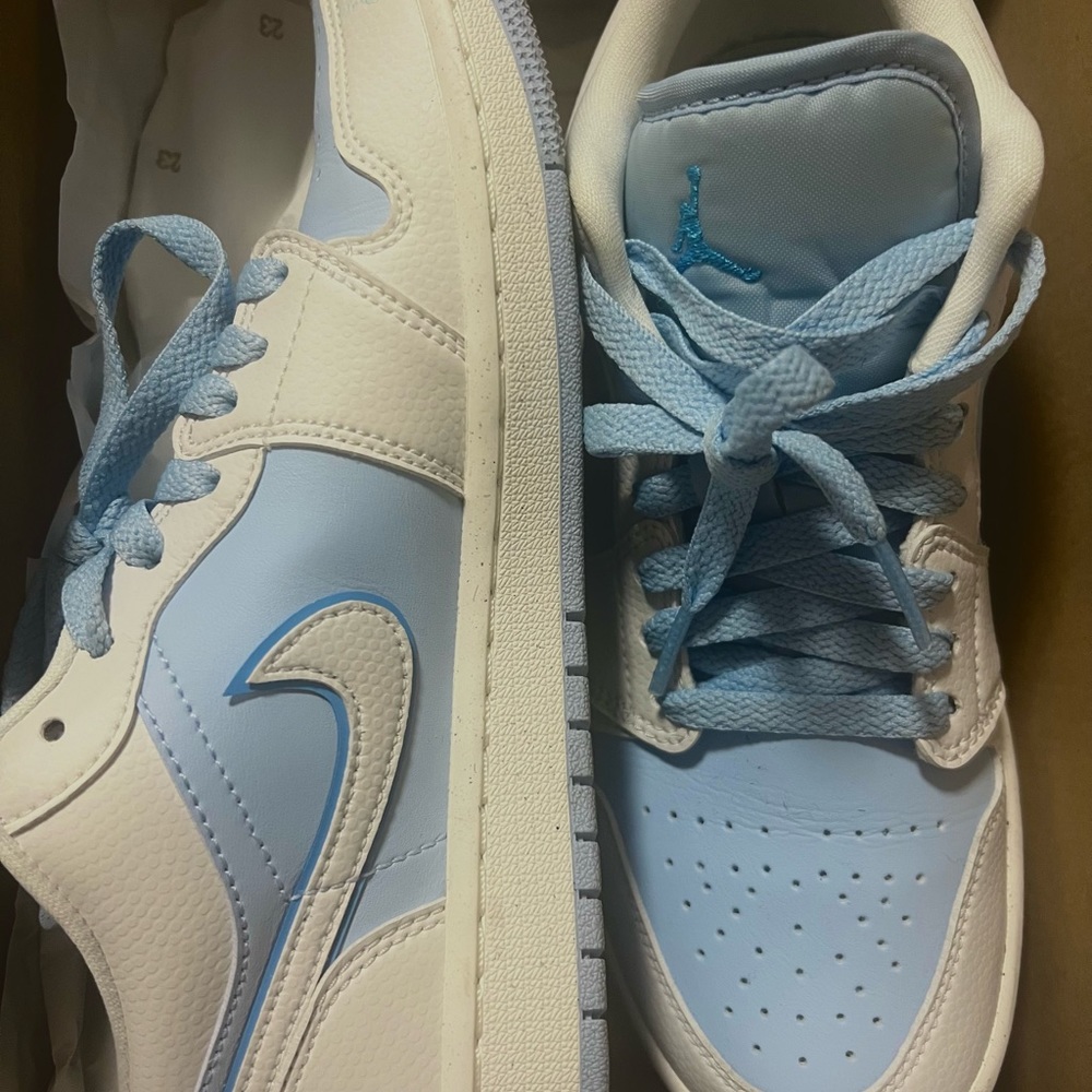 Jordan’s size 8 perfect condition